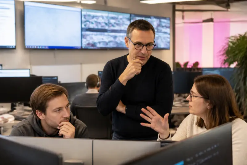 Nico Waisman overseeing operations at Lyft headquarters.